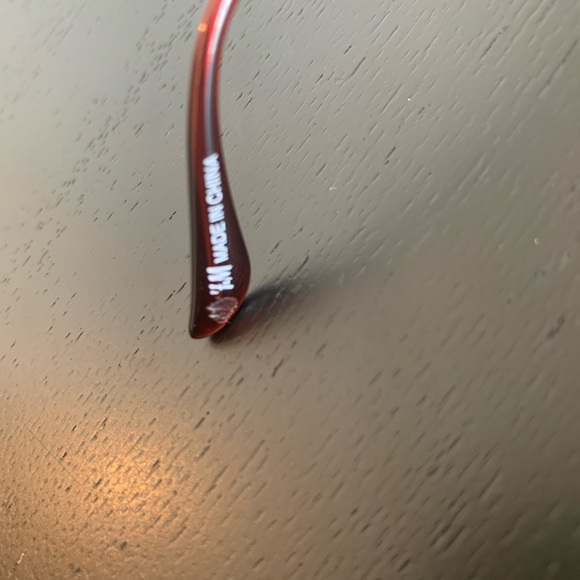 H&M gold-framed brown aviator shades - Picture 4 of 4